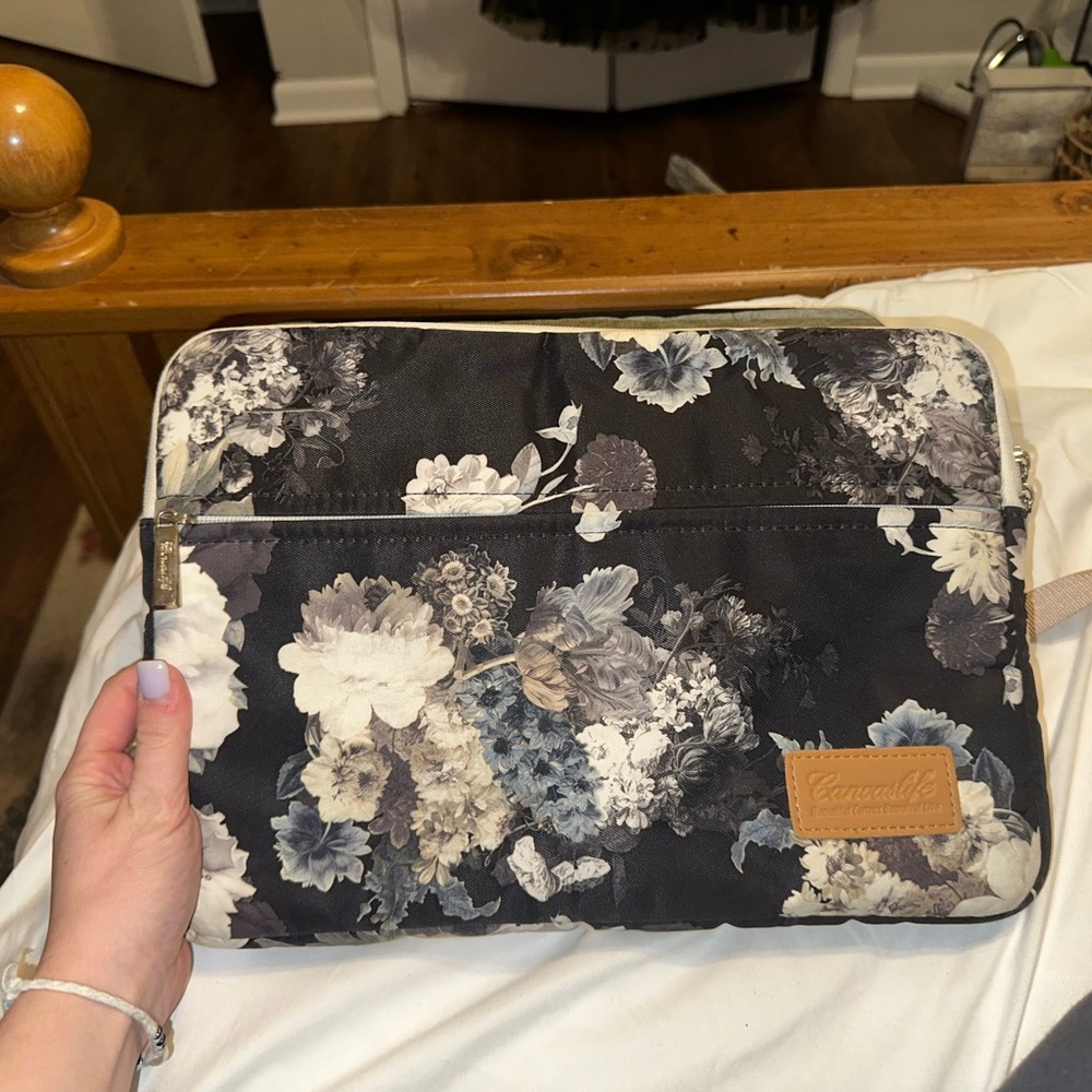 Laptop sleeve